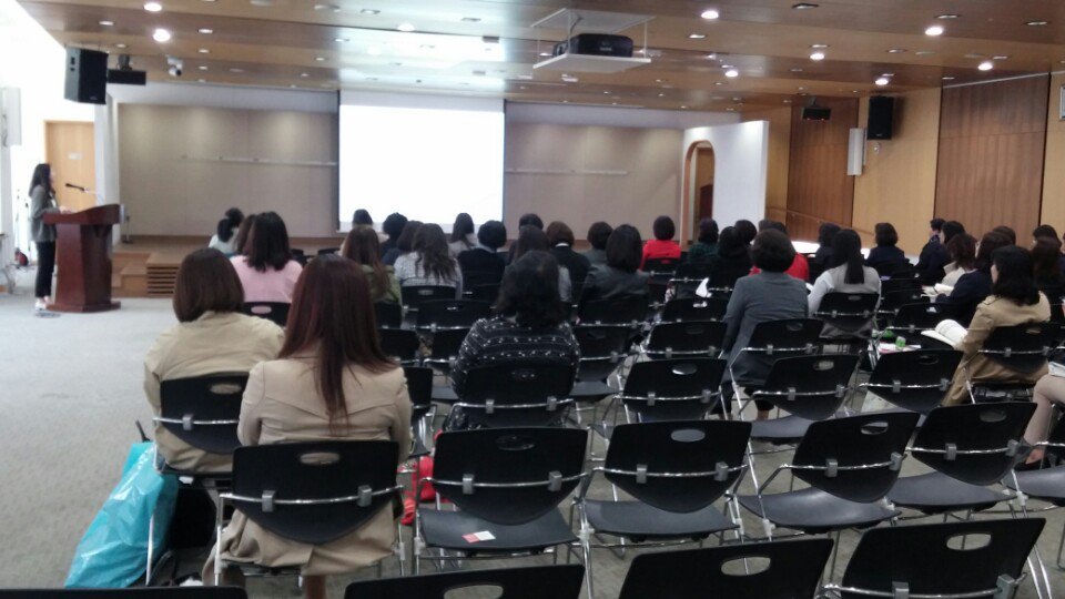 feddy345's tweet image. #성남시 #아동보육과
국공립 어린이집 월례회의가 성남시청 3층 한누리실에서 열렸습니다.  2018년 보육사업에 대한 지침교육 또한 함께 진행되었습니다!