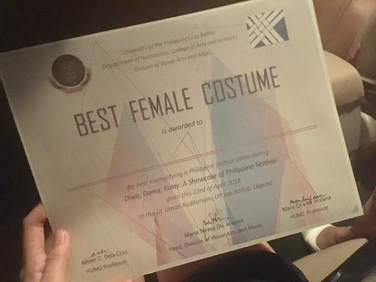 dnlldreeewr's tweet photo. Worth posting coz nagka-award pa si ate mo gurl hahahaha. Congrats din sa section namin, best in class performance! 😊 #HUM2 #SectionU #BinalbalFestival https://t.co/oozJNUNPVd