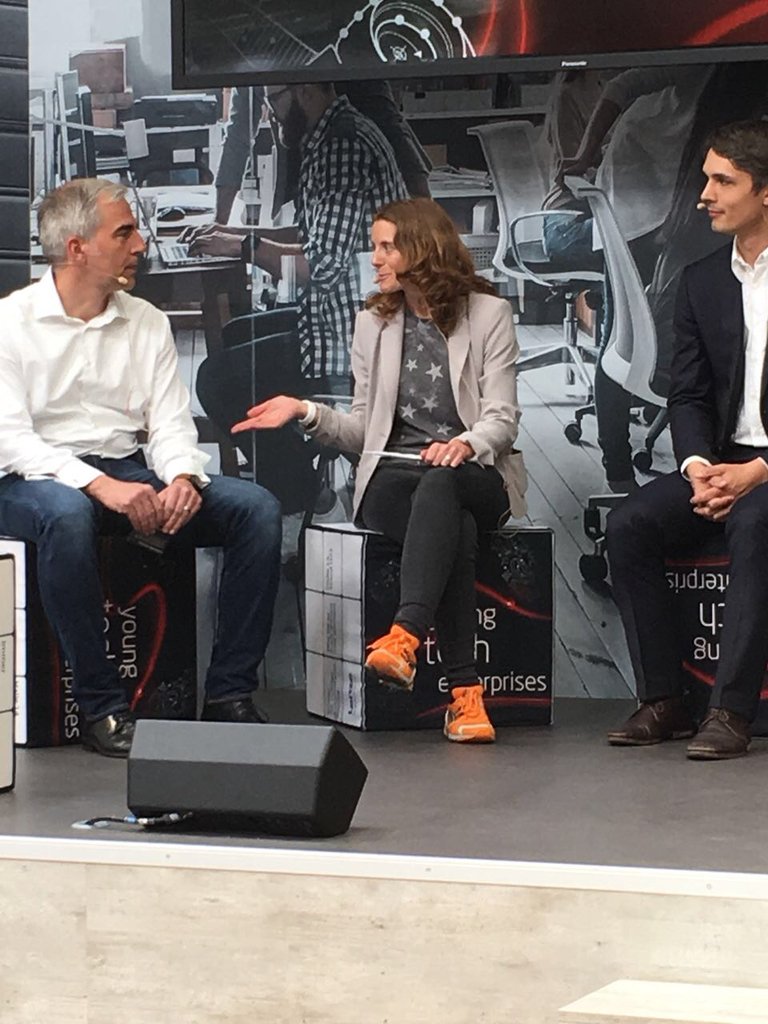 etv_startuphub's tweet photo. What is the benefit of #startup and #corporate relations? Our #CEO @Lauroka on stage with @AchimSchneider3 #R3DT Tomt Lenz @realKinemic und Robert Lessing #e2work at @hannover_messe #HM18 https://t.co/nRmAtsvVi2