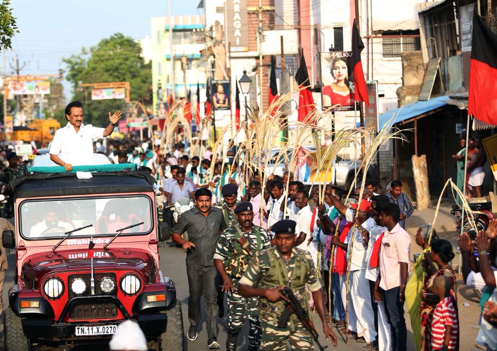 mkstalin's tweet photo. #CauveryManagementBoard அமைக்க வலியுறுத்தி இன்று தமிழகம் முழுவதும் நடைபெற்ற மாபெரும் மனித சங்கிலி போராட்டம் மிகப்பெரிய வெற்றியைப் பெற்றிருக்கிறது. ஏழரை கோடி மக்களின் உணர்வுச் சங்கிலியான இப்போராட்டத்திற்கு பிறகாவது, மத்திய அரசு தமிழக மக்களின் உணர்வோடு விளையாடுவதை நிறுத்த வேண்டும். https://t.co/gpreJFcDKN