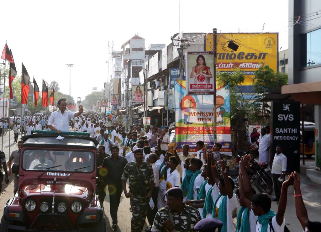 mkstalin's tweet photo. #CauveryManagementBoard அமைக்க வலியுறுத்தி இன்று தமிழகம் முழுவதும் நடைபெற்ற மாபெரும் மனித சங்கிலி போராட்டம் மிகப்பெரிய வெற்றியைப் பெற்றிருக்கிறது. ஏழரை கோடி மக்களின் உணர்வுச் சங்கிலியான இப்போராட்டத்திற்கு பிறகாவது, மத்திய அரசு தமிழக மக்களின் உணர்வோடு விளையாடுவதை நிறுத்த வேண்டும். https://t.co/gpreJFcDKN