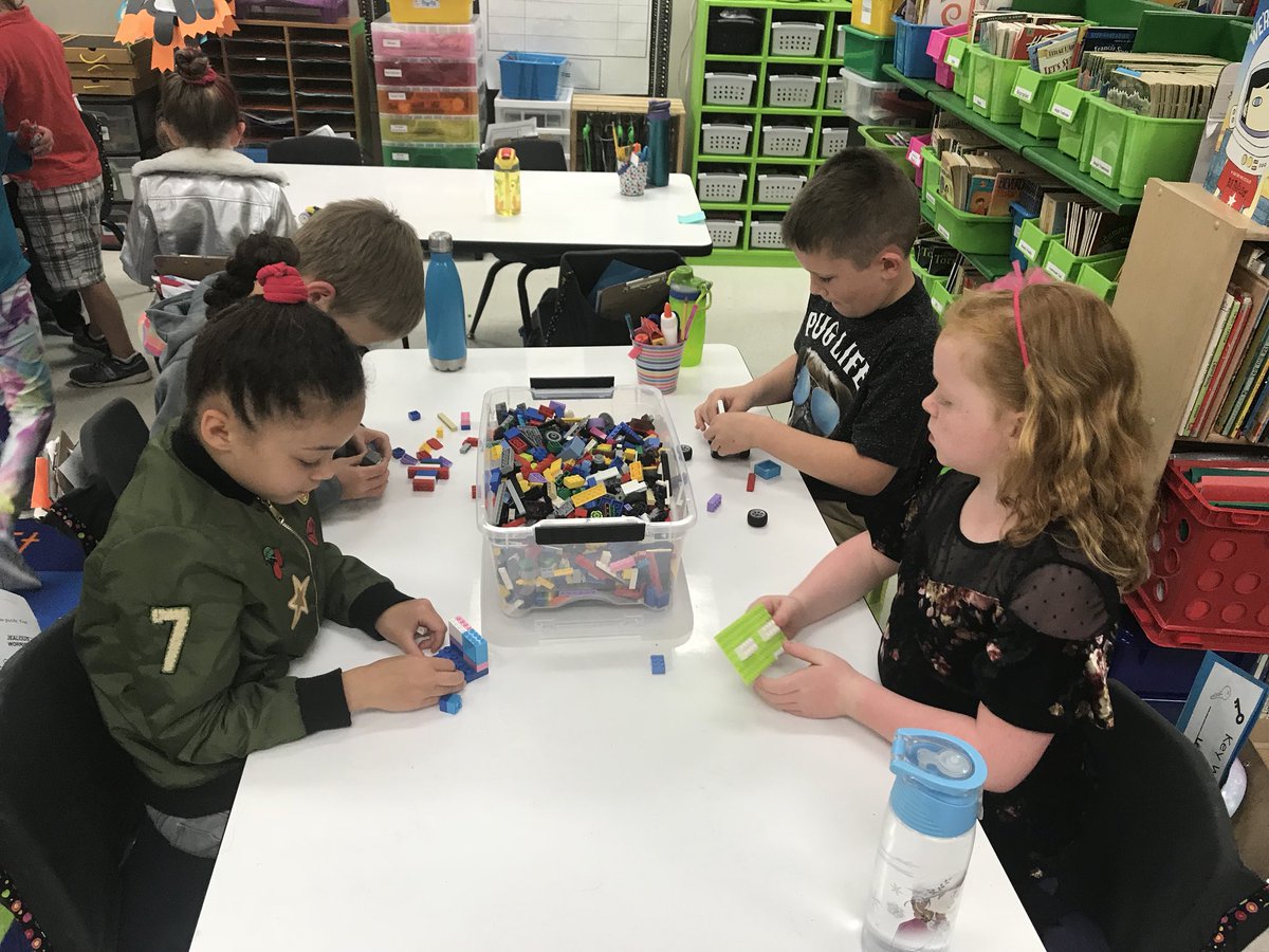 EmmettMichele's tweet photo. 2nd grade designing our dream treehouse! @Donald_ES @LISDSTEM #Engineeringdesign #lisdgt https://t.co/gG7IGEmt6y