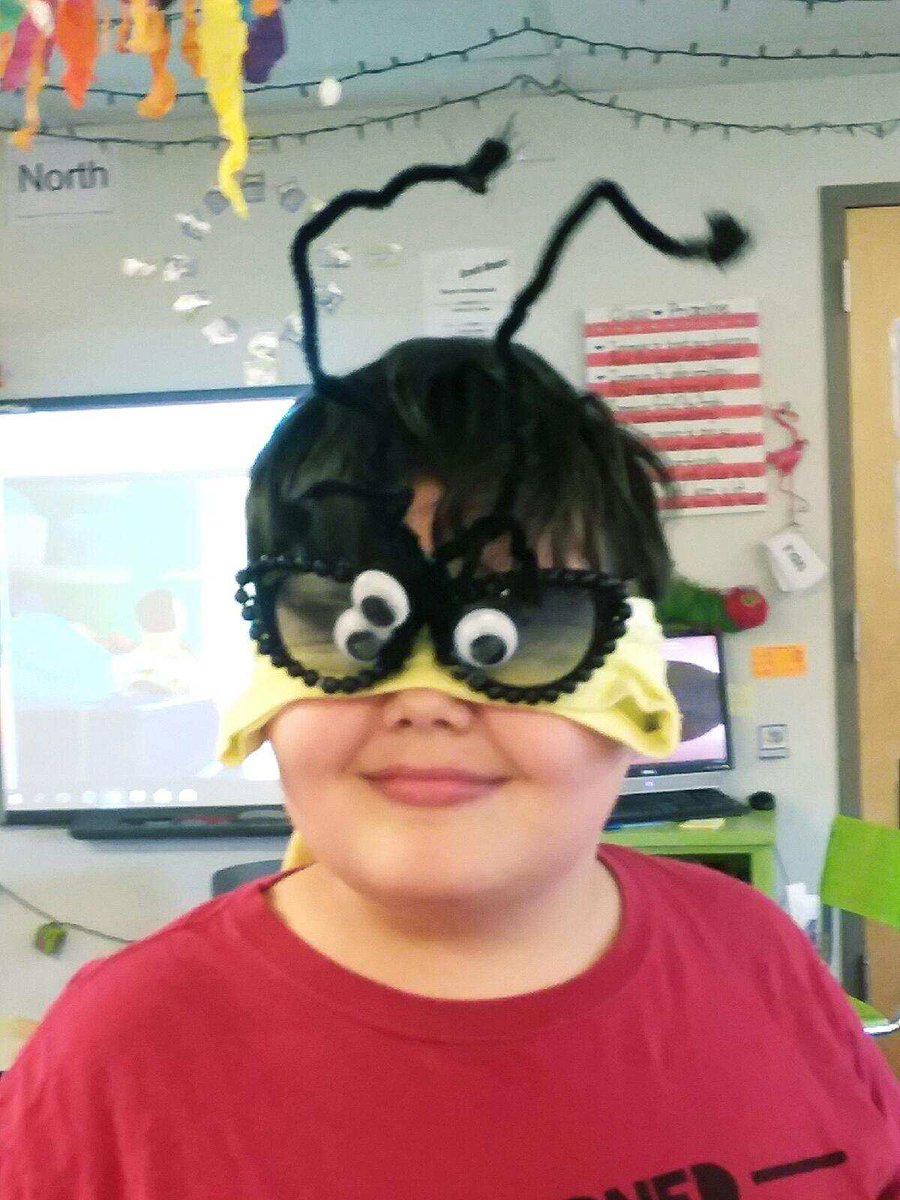 JeffersonHeight's tweet photo. Mrs. Hurst’s class has been studying all about honeybees. They ended the unit with a blindfolded sniff test to find the matching scent like a bee does! #ChieftainStrong https://t.co/e9snlUGxB8