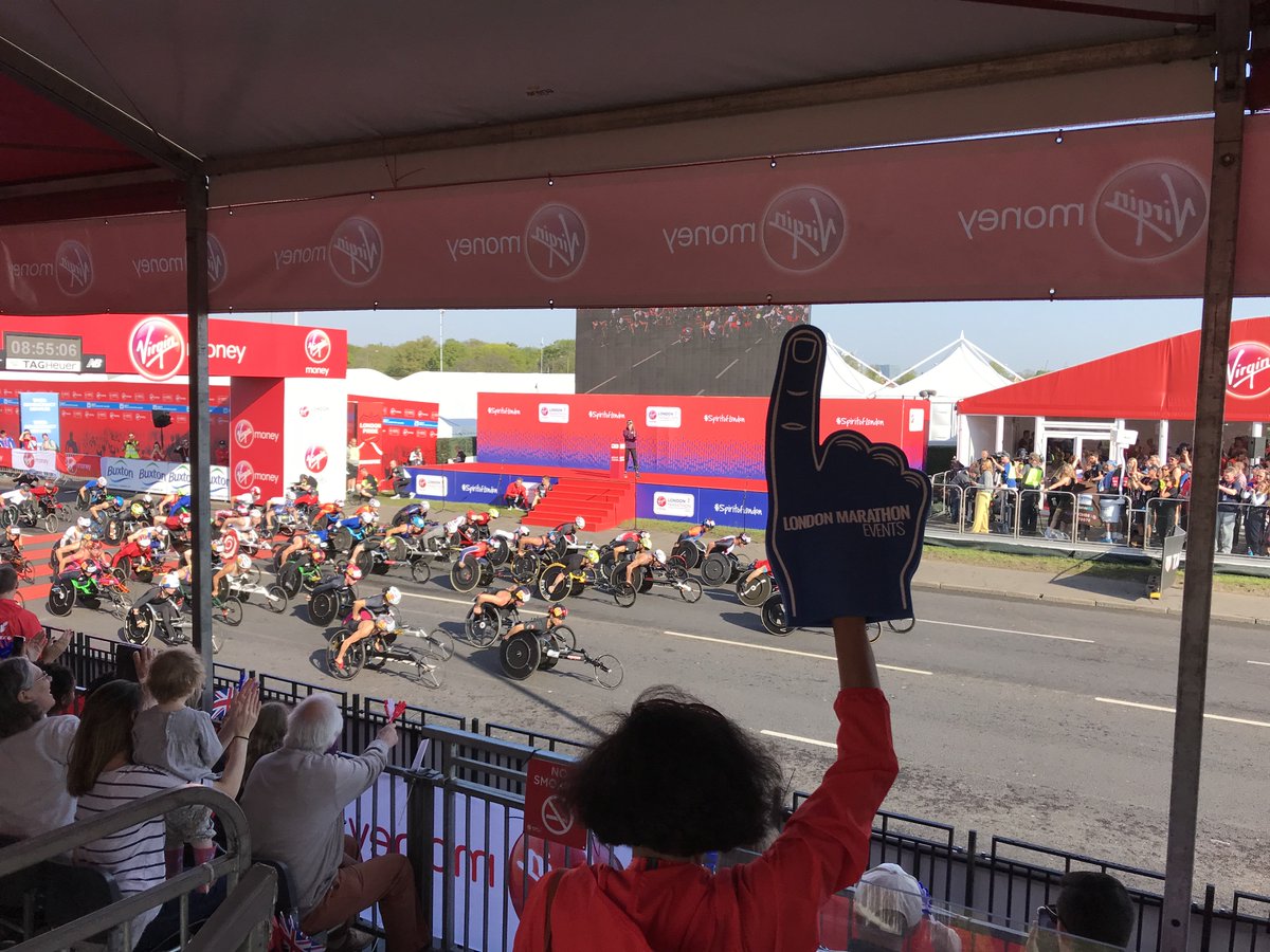 CmButler27's tweet photo. Great Day supporting everyone #LondonMarathon #SpiritofLondon https://t.co/BhGNBsYddq