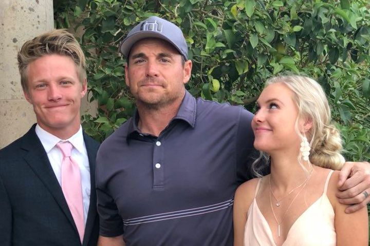 best_workers's tweet photo. Gun-#toting dad's threatening 'joke' about his #daughter's prom date didn't go over well
https://t.co/CjMJe8st72 https://t.co/UCVcWilJcz