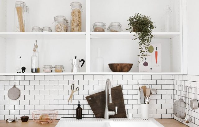 Ideal_Mag's tweet photo. Do you dream of a clutter-free kitchen? Well here's 4 #IDEAL ways to make the most out of your kitchen space that could help make your dreams a reality: https://t.co/9ORlNYbUXj #kitchen #clutterfree #spacesavinghacks #homedecor https://t.co/2LpxFboYHJ