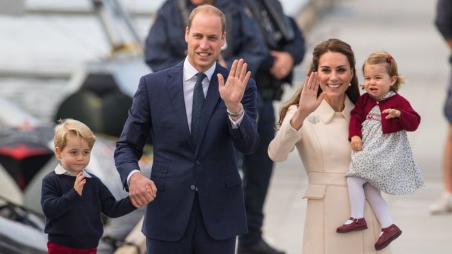 DowningLondon1's tweet photo. It's a boy! Congratulations to Kate and William... https://t.co/OvA4HfTvvQ https://t.co/cto0mxAhDS