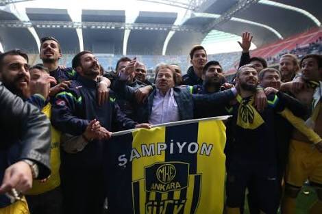 Ankaragucu's tweet photo. Tarihte Bugün | 2016-2017 sezonu Spor Toto 2.Lig’de MKE Ankaragücü, Kayseri Erciyesspor’u 4-1 mağlup ederek bitime bir hafta kala şampiyonluğunu garantilemiştir. 

#OyunBozuldu #Ankaragücü https://t.co/DdFAZVVrVm