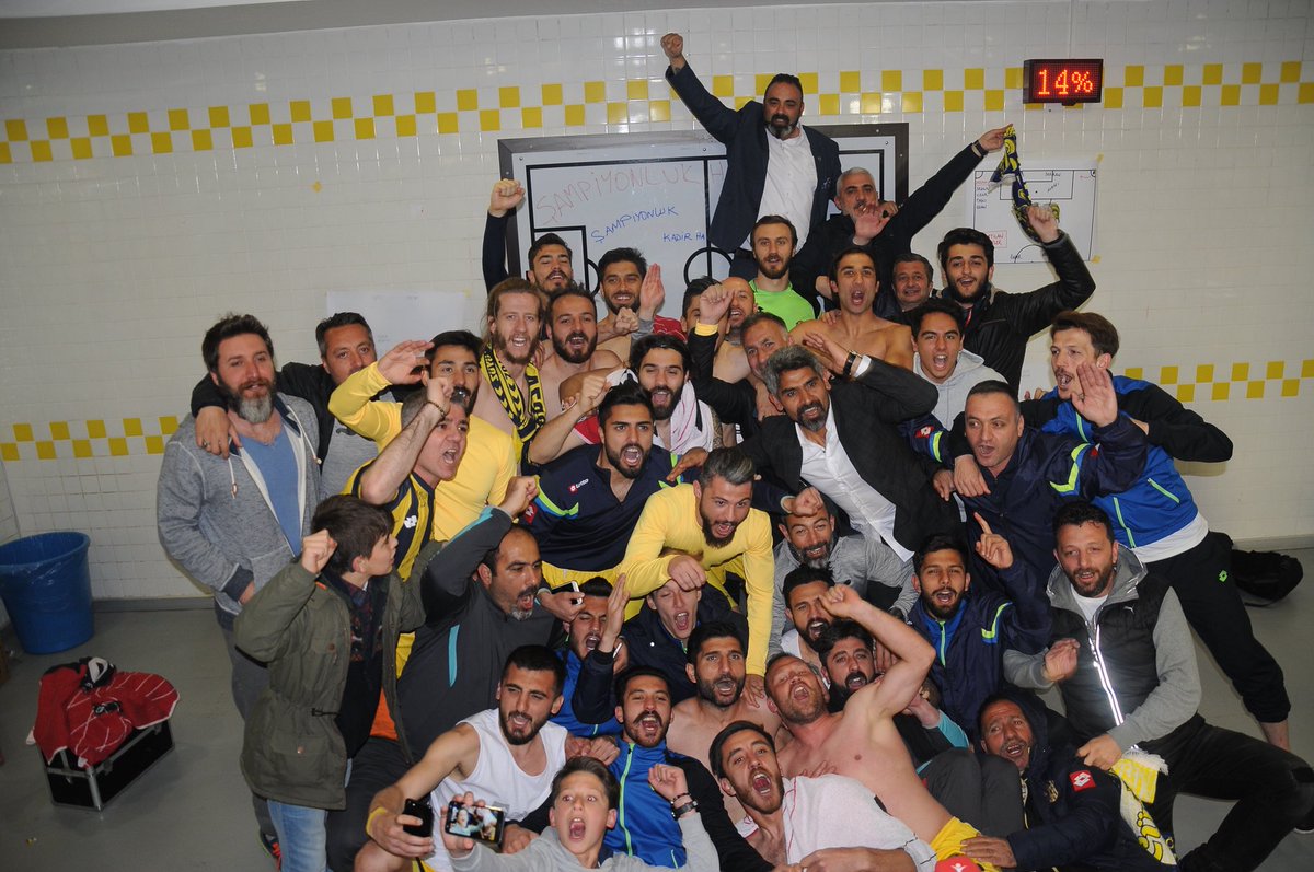 Ankaragucu's tweet photo. Tarihte Bugün | 2016-2017 sezonu Spor Toto 2.Lig’de MKE Ankaragücü, Kayseri Erciyesspor’u 4-1 mağlup ederek bitime bir hafta kala şampiyonluğunu garantilemiştir. 

#OyunBozuldu #Ankaragücü https://t.co/DdFAZVVrVm