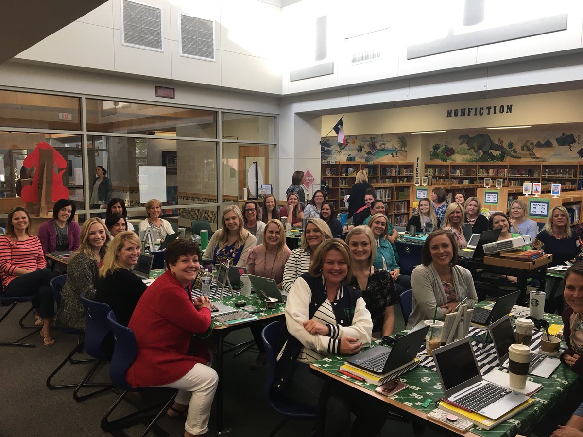 Bledsoe_Elem's tweet photo. Bledsoe’s staff development day is full of spirit! #growthmindset #growingeverystudent #bestself https://t.co/10BQDLG6nC