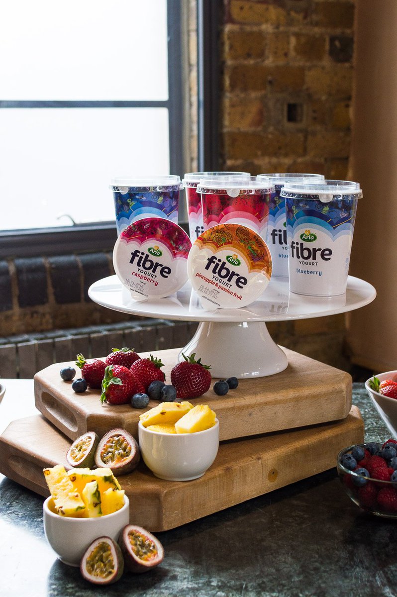 DomesticG0thess's tweet photo. Are you getting enough fibre? Find out how much you should really be eating in a day on the blog and try these raspberry almond overnight oats for a tasty high-fibre breakfast. #GetFussed @ArlaDairyUK https://t.co/6qX9GBRTXa #HealthyFood https://t.co/LjUtes4enK