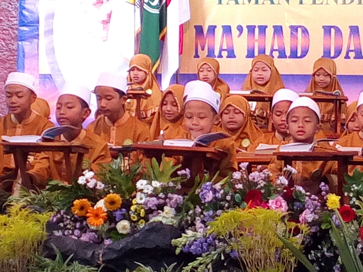 ahmedSB70b's tweet photo. #SedulurNgaji 
#laskarJenggolo 
Ngaji Yuk tuk bekal akhirat. Biar hidup bahagia sentosa.@GPAnsor_Satu 
@Prabu_Dilan https://t.co/K1SdgkQMd7