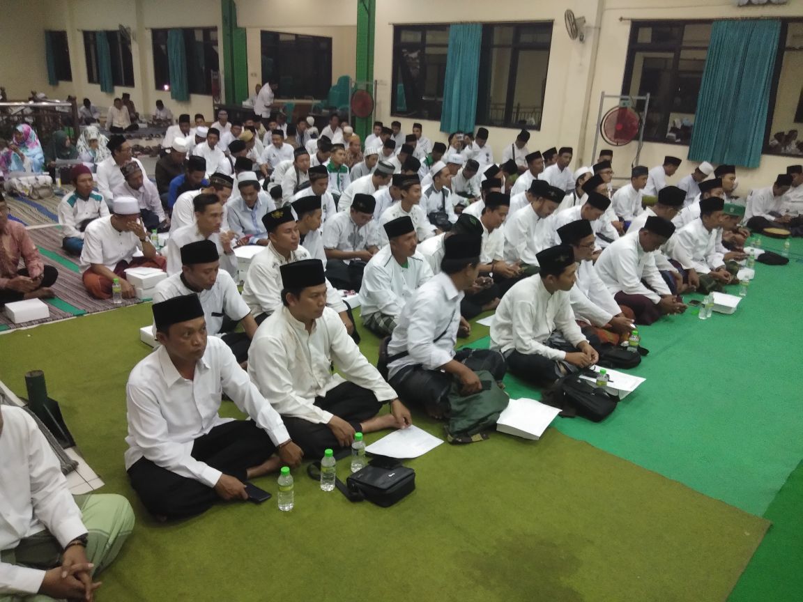 Gemasabadarjo's tweet photo. Alhamdulillah nampak hadir wakil bupati Sidoarjo dlm acara #SedulurNgaji dg harapan untuk kemajuan dan kemakmuran Jawa Timur.

#LaskarSantriJenggolo
#SedulurNgaji

@cakimiNOW
@Gusipul_ID
@GunturPuti
@halimiskandarnu
@HadiNgusman
@Cak_Benu
@Prabu_Dilan https://t.co/veYB43WKwl