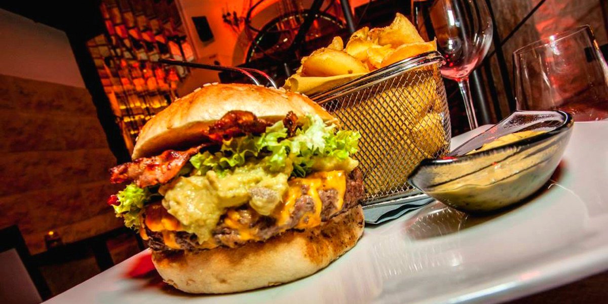 chememagno's tweet photo. voglia di #Hamburger? Vi consigliamo #Percorsi per un panino #AmericanStyle perfetto.

via della Luce, 3A Roma https://t.co/40YojrGHYC