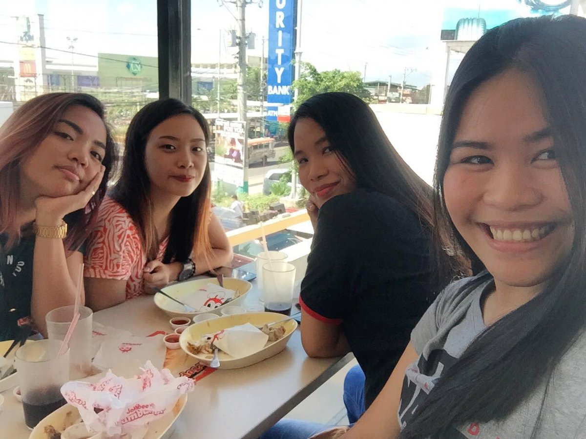 KataresManuel's tweet photo. Unbiological sisters ๐
#afterfouryears https://t.co/HnF6QkUkTM