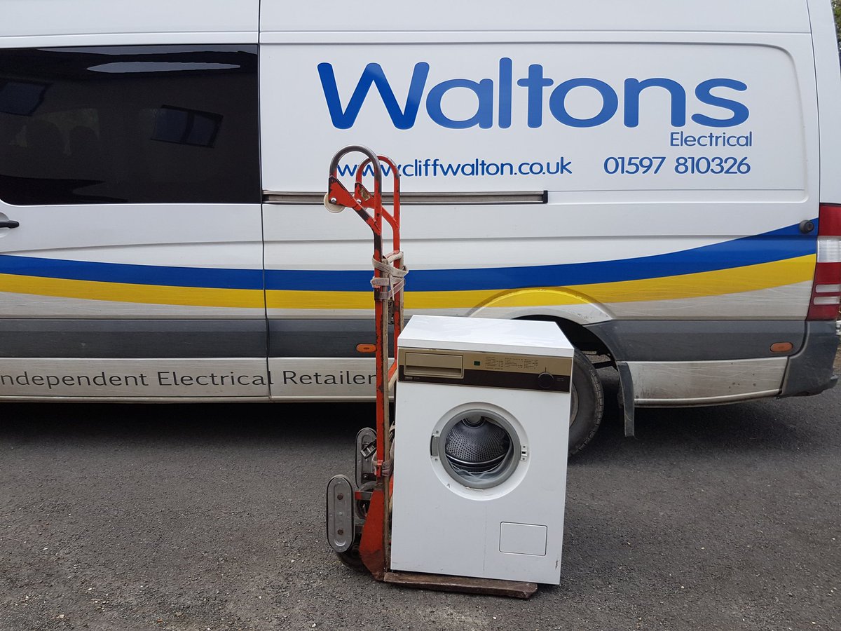 CliffWaltonSons's tweet photo. What service
35 yr old zanussi z818 washing machine being replaced with a new zanussi zwf91283. We supplied this machine new and Chris fitted it 35 years ago. Chris replaced it today with a new zanussi. #zanussi #euronics https://t.co/ofSuCa0z1A