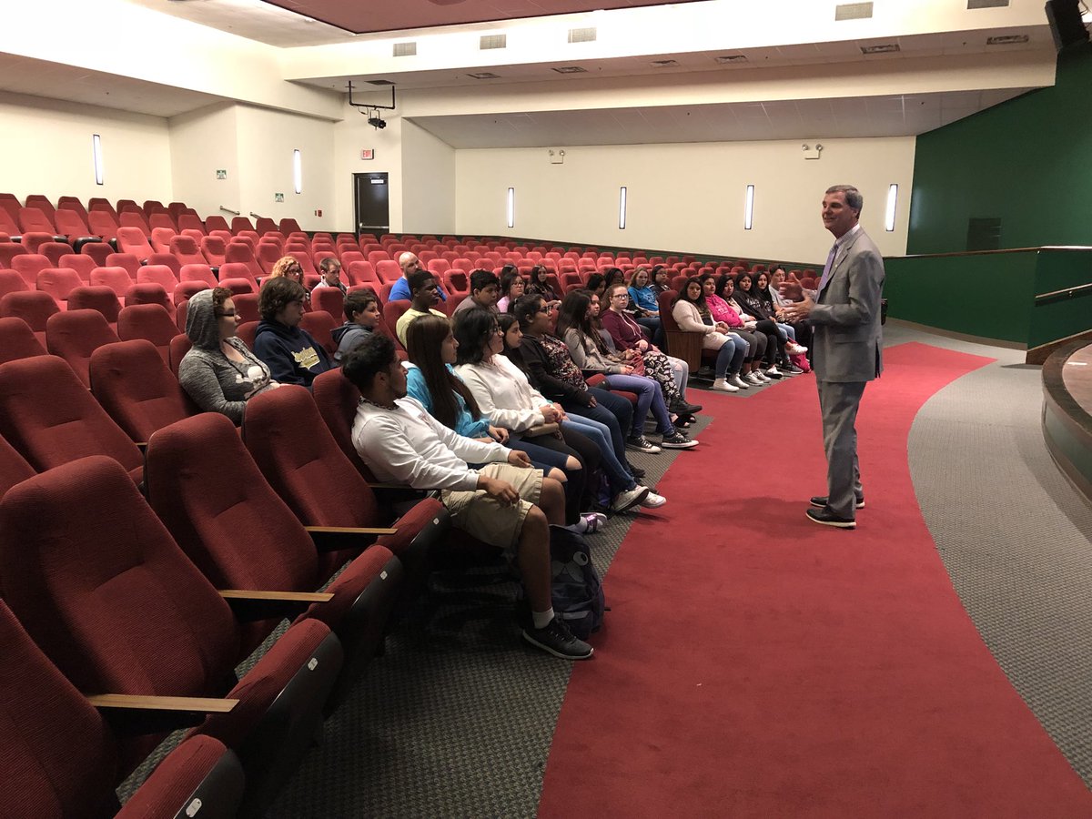 First stop of our trip, <a href="/OfficialUMO/">University of Mount Olive</a>’s lovely green campus ☺️ #sssavid