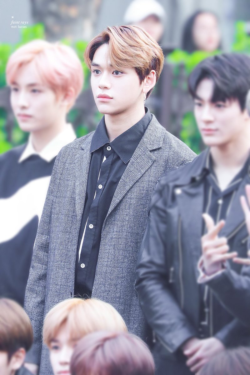 faintrays0125's tweet photo. [HQ]180420 뮤뱅출근

#엔시티 #NCT
#LUCAS #루카스 https://t.co/GtAtvpgRyz