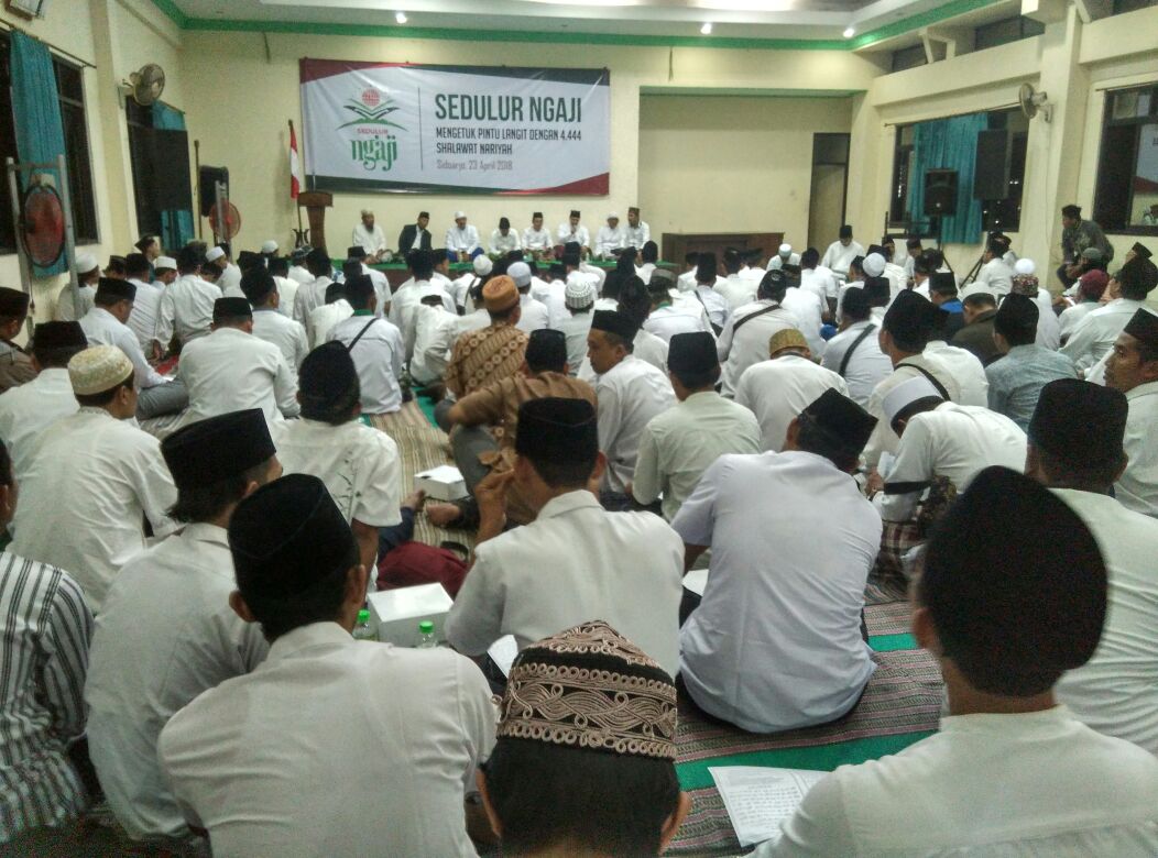 MuhammaSalim's tweet photo. Subhanallah adem dengere poro santri podo ngaji di acara #SedulurNgaji yg diadakan di Sidoarjo.
Kebeh Sedulur Kabeh Makmur.

#LaskarSantriJenggolo
#SedulurNgaji
#LSJKecPrambon

@cakimiNOW
@Gusipul_ID
@GunturPuti
@halimiskandarnu
@HadiNgusman
@Cak_Benu
@Prabu_D https://t.co/3ext7MzJ0q