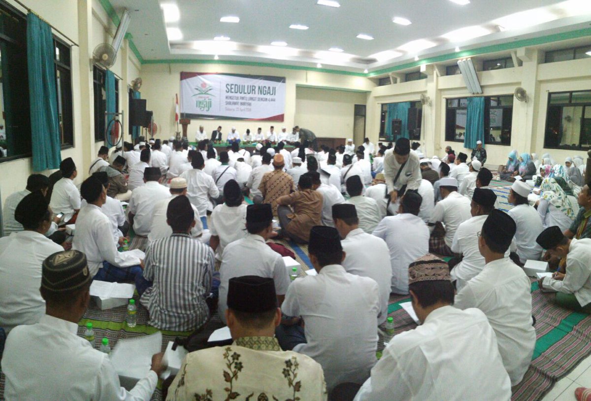 MuhammaSalim's tweet photo. Subhanallah adem dengere poro santri podo ngaji di acara #SedulurNgaji yg diadakan di Sidoarjo.
Kebeh Sedulur Kabeh Makmur.

#LaskarSantriJenggolo
#SedulurNgaji
#LSJKecPrambon

@cakimiNOW
@Gusipul_ID
@GunturPuti
@halimiskandarnu
@HadiNgusman
@Cak_Benu
@Prabu_D https://t.co/3ext7MzJ0q