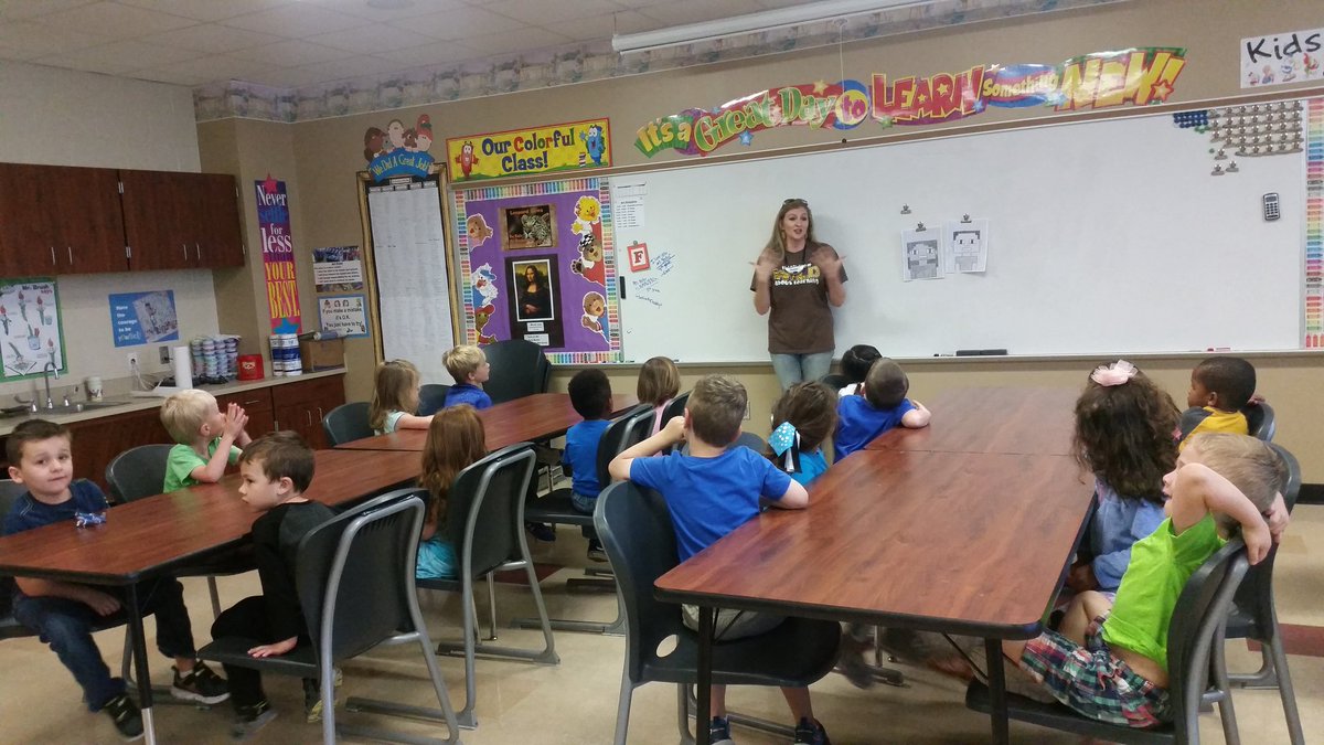 FINALLY getting the feel of being a REAL #artist 🖼🎨 in a REAL art class <a href="/HumbleISD_LSE/">Lakeshore Elementary</a> <a href="/HumbleISD_PREK/">HumbleISD ECE</a>! #leopardspotting inspiration <a href="/HumbleISD_Arts/">Humble ISD Fine Arts</a> Thank you so much @AYoder_LSE!!
