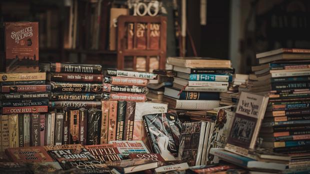 summum's tweet photo. Día Internacional del Libro 2018: Los 10 ejemplares más caros de la historia #DíaInternacionaldelLibro #lujo #libros #leer https://t.co/6gNDlfsm8D https://t.co/BZU8K9VhbE