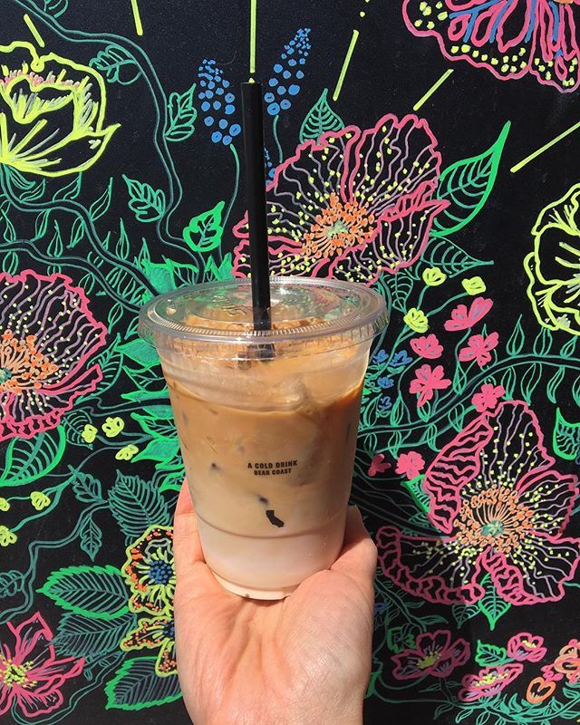 CoffeeandHipOC's tweet photo. Good coffee &amp; pretty backgrounds 🌸☕️
#bearcoastcoffee #sanclemente #coffeeandhipoc #icedlatte
@coffeeandhipoc @bearcoastcoffee https://t.co/XdgX5oVEdV https://t.co/mmoMlrWdzk