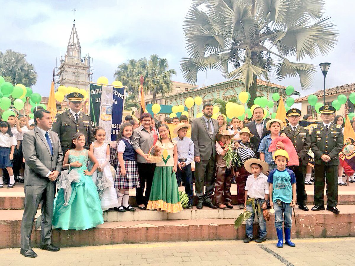 justPol's tweet photo. ¡Aquí naciste Provincia de El Oro! Desde #Zaruma, tu primera capital te rendimos homenaje en tus 134 años de provincializacion. #VivaElOro #PorLaEducaciónEc https://t.co/B43QIGtmGd
