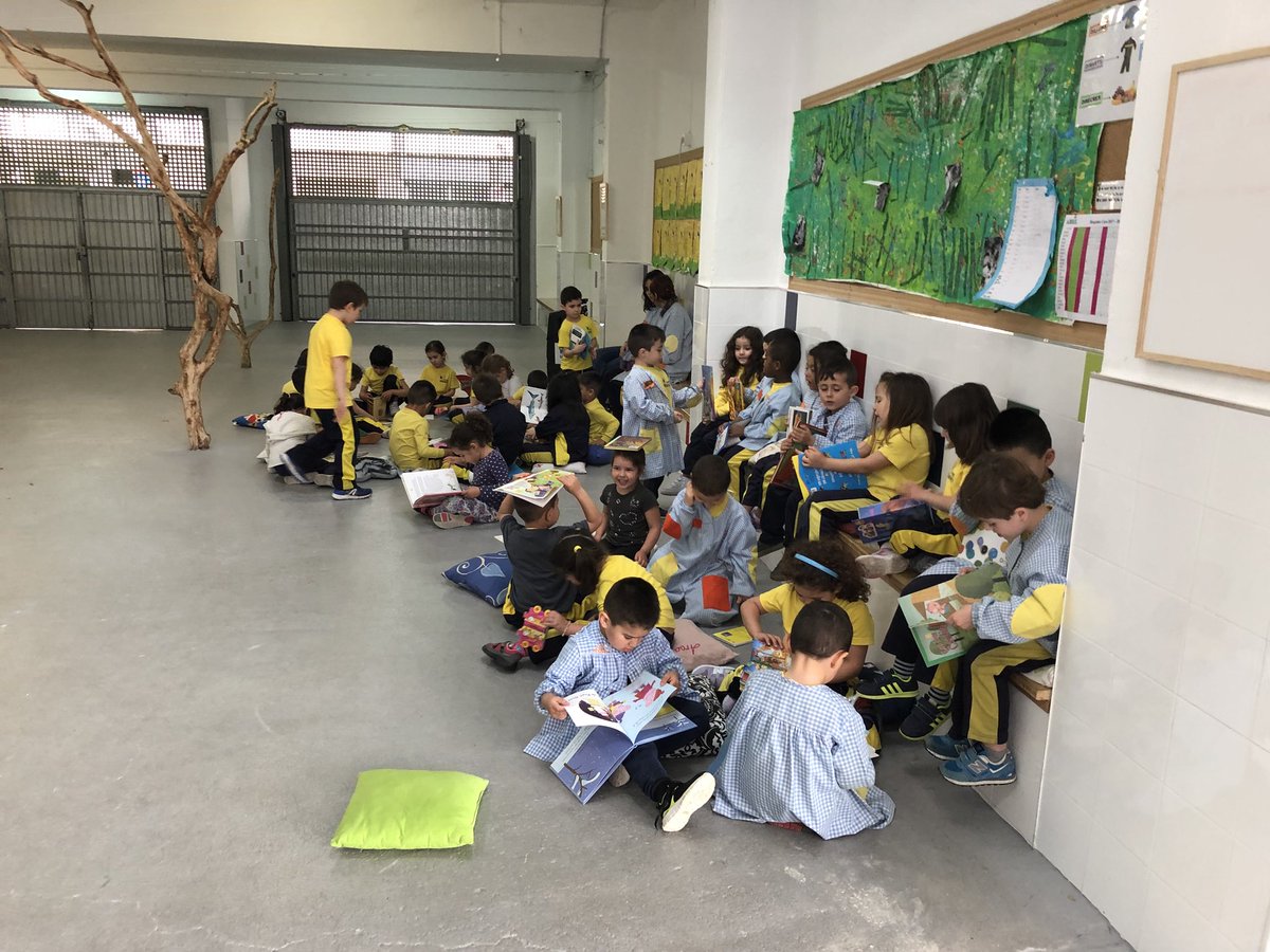 escolamanjon's tweet photo. Sant Jordi 2018 https://t.co/wYKOe7nMsi