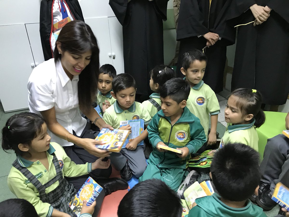 AntofagastaMuni's tweet photo. Nuestra Alcaldesa @karen_rojov inauguró la primera biblioteca en el Centro de Salud Familiar @CesfamCorvalli #Antofagasta https://t.co/aacmkCgh1m