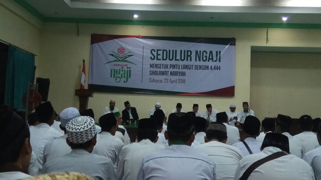 RSAMojokerto's tweet photo. Mengetuk pintu langit menggapai ridho ilahirobbi, #SedulurNgaji Kab. Sidoarjo untuk mendo'akan agar Gus Ipul &amp; Mbak Puti menang dan dilantik sebagai Gubernur &amp; Wagub JATIM.

@jokowi 
@cakimiNOW 
@halimiskandarnu 
@GusIpul_ID 
@puti_soekarno 
@HadiNgusman 
@Cak_Benu 
@AliftaAl https://t.co/SvfdZlvDBB