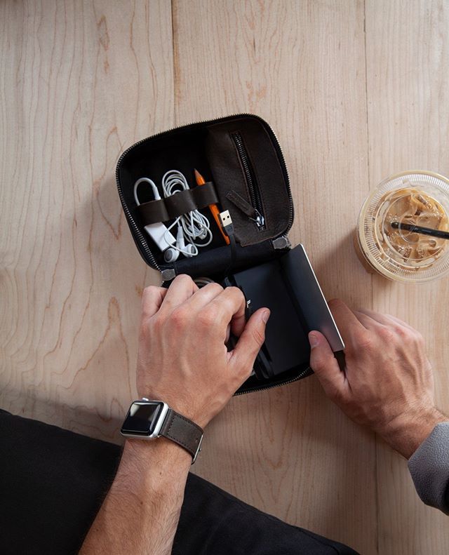 Thisisground's tweet photo. Keeping charged with coffee & cords #techdoppkit2 https://t.co/EPJy3IZeGX https://t.co/ASgAELKpIW
