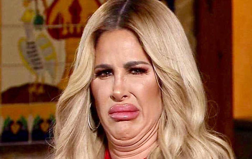 IvanKingz's tweet photo. My face when someone says that "racism isn't real".
#RHOA #KimZolciak #ByeLips #ByeLipsWithAWigOn https://t.co/I3qd9nX9MA