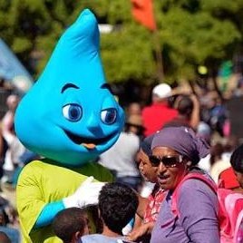 Ya_a_seen_Him's tweet photo. Cape Town's new water saving mascot looks High and Thirsty {and not for water} https://t.co/uq9Nep7tC7