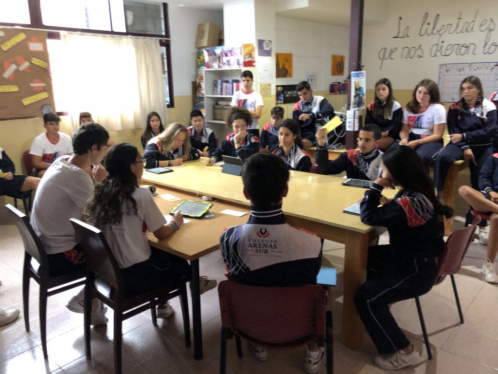 IBArenassur's tweet photo. #WeekOfLanguages: 1IB #IBDP provide a #MUN simulation for 4 ESO with a “pause” and “play” function to explain different aspects. The topic at hand was on Arctic territorial disputes. @ColegioArenaSur #CAS https://t.co/gKNVoWSRr6