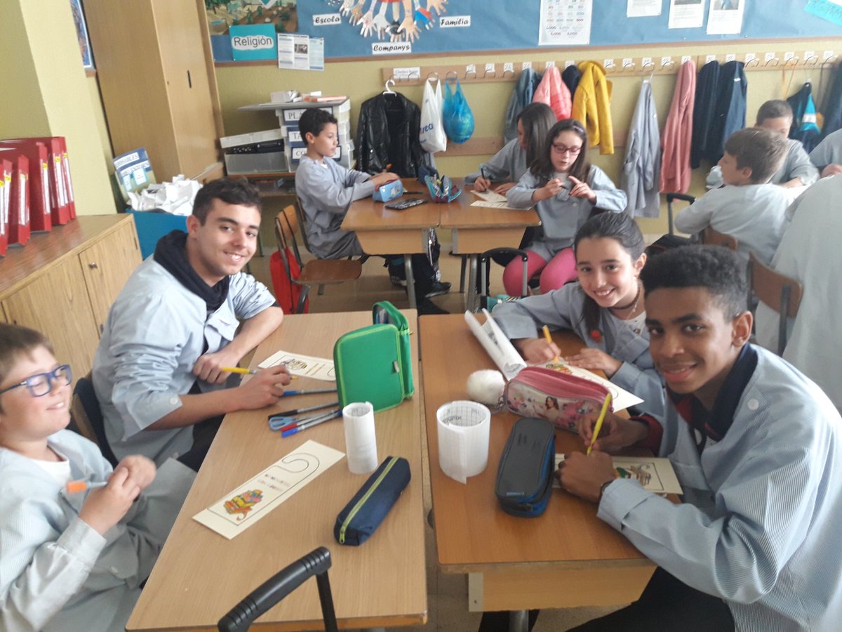 EscolaMariaWard's tweet photo. #4ESOA #4EPA Intercanvi👫 Sant Jordi📚 🥀 https://t.co/sokvXqlqip