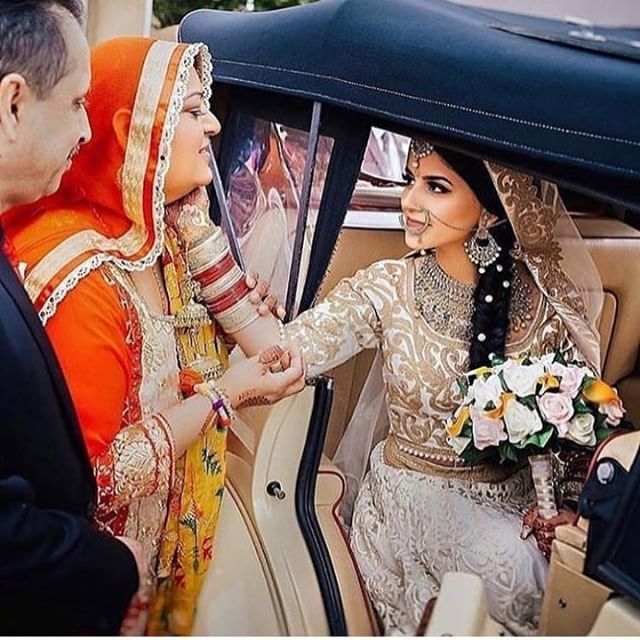 Amazillionaire's tweet photo. This moment 💔❤ #thebrideofpakistan #pakistanibride #pakistaniwedding #indianwedding #desibrides #pakistanidesigner #bride #bridalgoals #bridalinspo #bridalinspiration #weddingday #weddinggoals #weddinginspo #floraldeco #weddinggown #womensfashion #weddinginspiration #wedding… https://t.co/fk1okgb0Mc