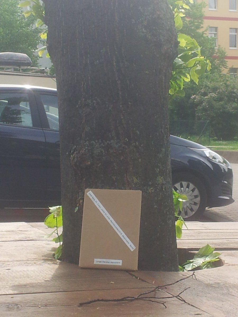 Wer findet dieses (absichtlich) verlorene Buch und löst die gestellte Aufgabe? Anschließend, natürlich, gerne einfach lesen! Kleiner Tipp: es ist nicht weit von einem der Bücherschränke in Mannheim ... #WelttagdesBuches #WorldBookDay2018 #Mannheim