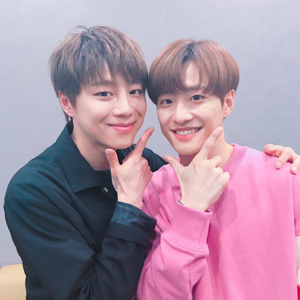 official_UN_B's tweet photo. [📣]
잠시 후 11시 10분 KBS2 안녕하세요 가 방송됩니다. 
필독,의진 과 오늘밤 안녕~하세요👋🏻😊
#UNB #유앤비 #필독 #의진 https://t.co/5e3XHMJWev