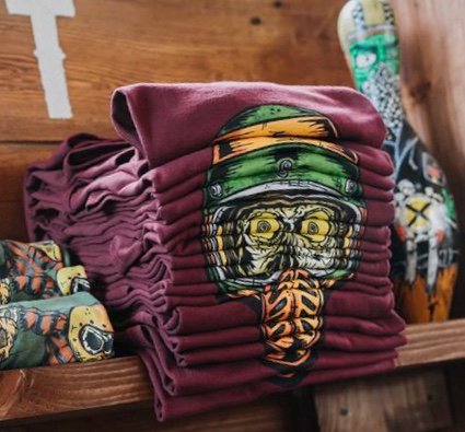 RottenRatApp's tweet photo. Find art everywhere you look🤘New collection in store https://t.co/U73DZuJpik #motocross #motorcycle #motorcycleapparel #motorcycleart #motorcyclegear #motorcycles https://t.co/6lYCQcAJv4