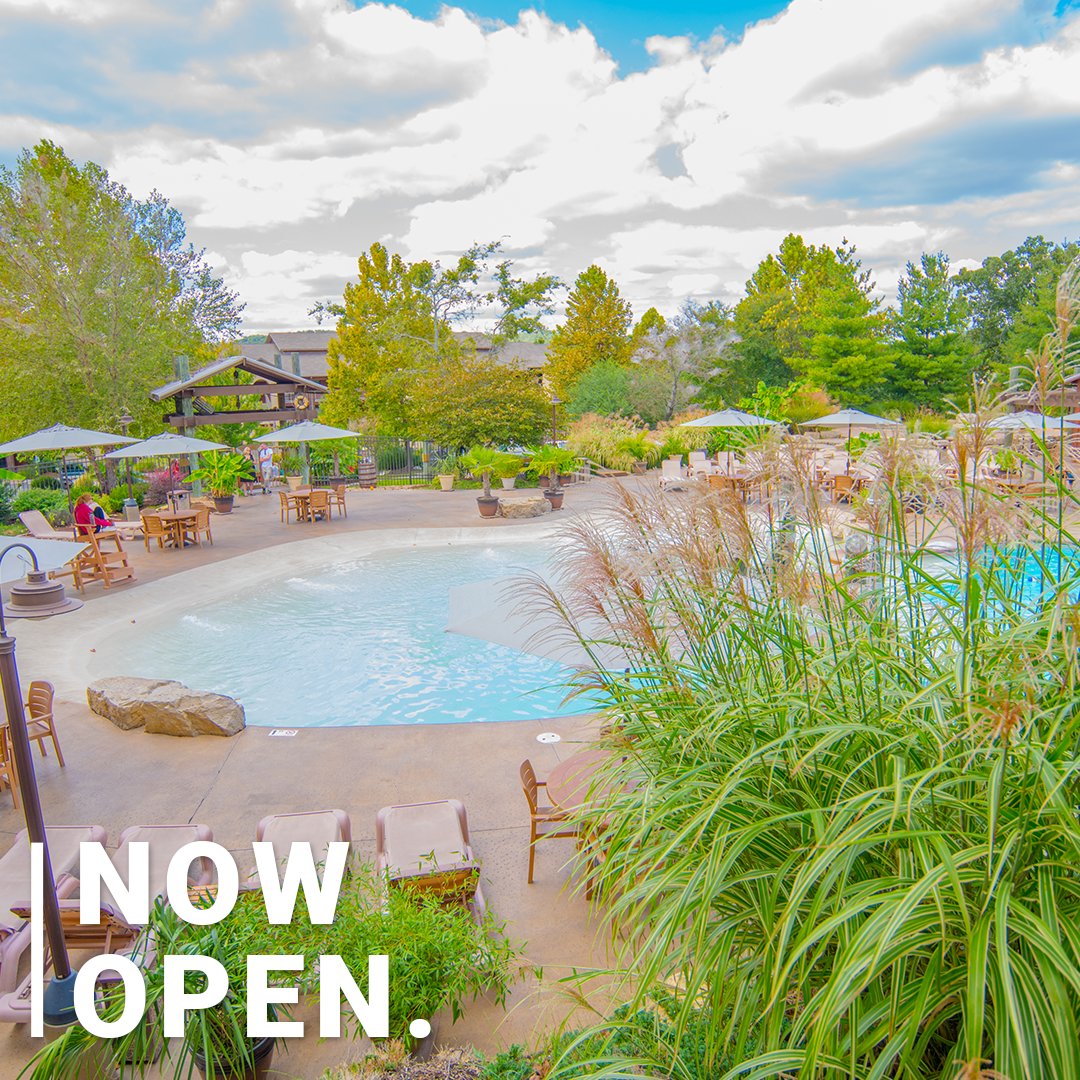 StillWatersMO's tweet photo. Open. Waiting for YOU! #PoolTime #SummerFun #BookNow https://t.co/ogjhOJBGd9