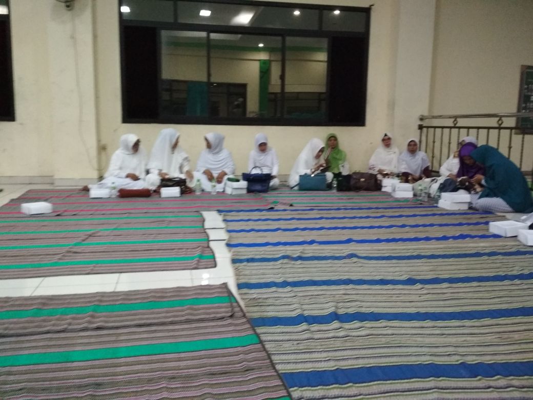 RsaKecTrawas's tweet photo. Mengetuk pintu langit menggapai ridho ilahirobbi, #SedulurNgaji Sidoarjo untuk mendo'akan agar Gus Ipul &amp; Mbak Puti menang dan sebagai Gubernur &amp; Wagub JATIM

#GUSTIMojopahit

@jokowi 
@cakimiNOW 
@halimiskandarnu 
@GusIpul_ID 
@puti_soekarno 
@HadiNgusman 
@Cak_Benu 
@AliftaAl https://t.co/V3DNe4jbRZ