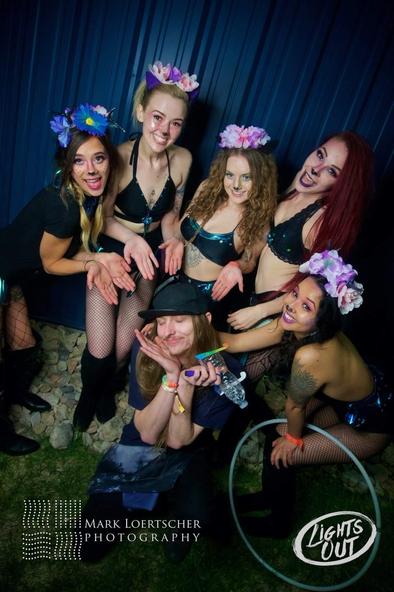 Bree_likes_naps's tweet photo. Loving my dance fam. ♡ Bloom 2 was so much fun worth all the sore muscles today.
#lightsoutlive #bloom2 #lightsoutpreformers https://t.co/S6rkPbjqZj