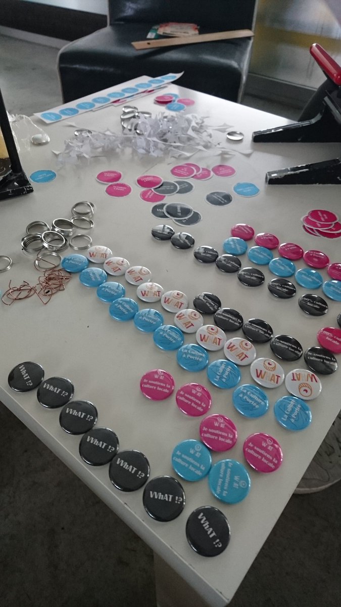 AssoVVhAT's tweet photo. Atelier badges pour les bénévoles de @AssoVVhAT #VVhAT #culture #locale #LaCultureàPortée https://t.co/Dy9KcpVFb2