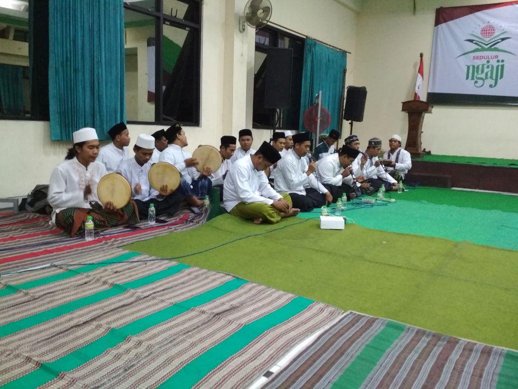 RSAKutorejo's tweet photo. Mengetuk pintu langit menggapai ridho ilahirobbi, #SedulurNgaji Sidoarjo untuk mendo'akan agar Gus Ipul &amp; Mbak Puti menang dan sebagai Gubernur &amp; Wagub JATIM

#GUSTIMojopahit

@jokowi 
@cakimiNOW 
@halimiskandarnu 
@GusIpul_ID 
@puti_soekarno 
@HadiNgusman 
@Cak_Benu 
@AliftaAl https://t.co/pnW54yWT3H