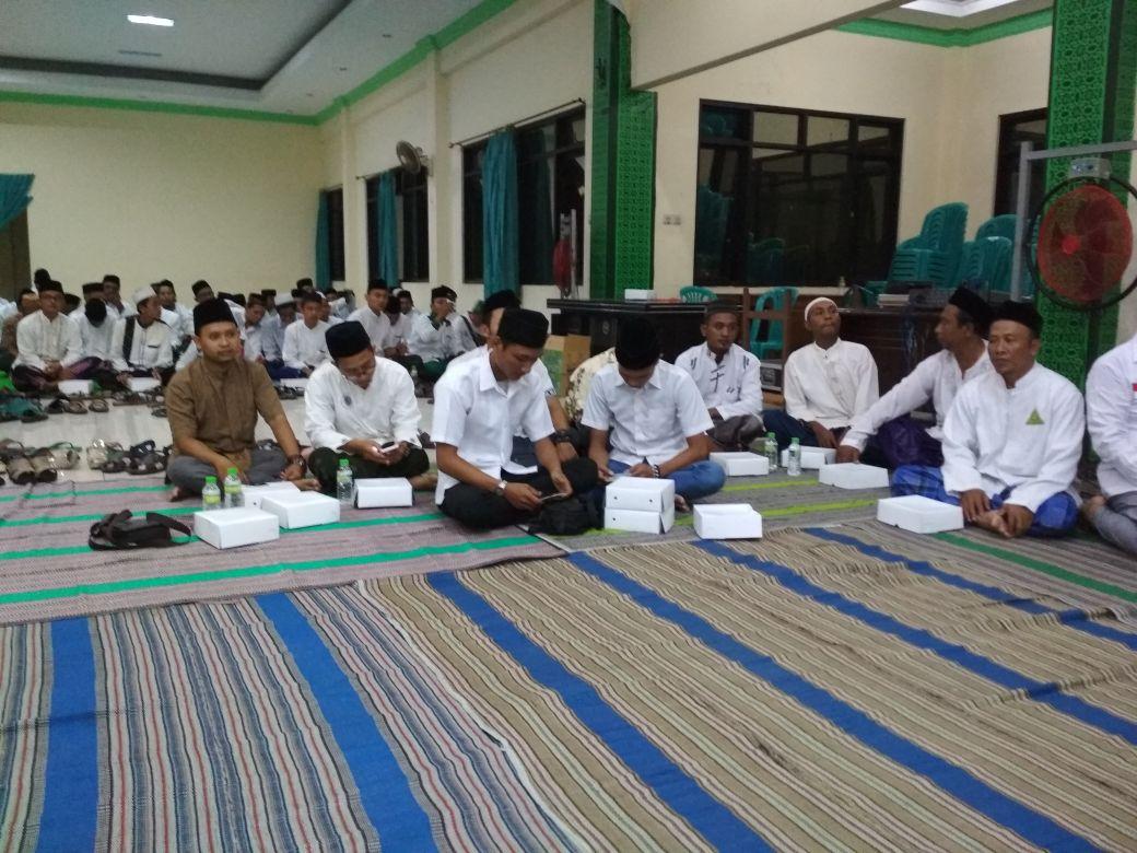 RSAKutorejo's tweet photo. Mengetuk pintu langit menggapai ridho ilahirobbi, #SedulurNgaji Sidoarjo untuk mendo'akan agar Gus Ipul &amp; Mbak Puti menang dan sebagai Gubernur &amp; Wagub JATIM

#GUSTIMojopahit

@jokowi 
@cakimiNOW 
@halimiskandarnu 
@GusIpul_ID 
@puti_soekarno 
@HadiNgusman 
@Cak_Benu 
@AliftaAl https://t.co/pnW54yWT3H