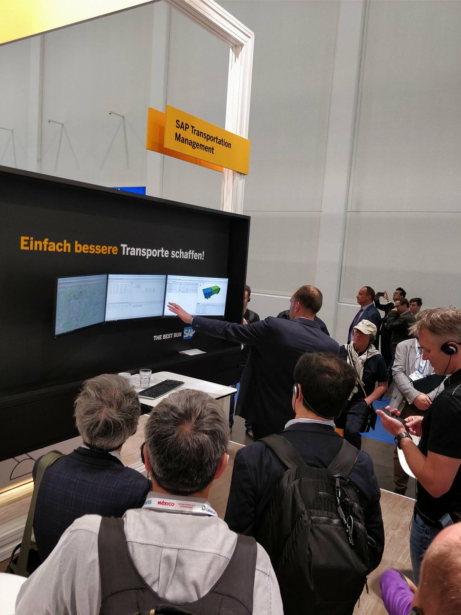 J_Ostermaier's tweet image. Die Guided Tour "Logistics 4.0 meets Industry 4.0" macht einen Halt am SAP Stand, wo unsere Experten u.a. über das Thema Transportplanung und -ausführung in Echtzeit mit #SAP TM informieren.  #SAPCeMAT