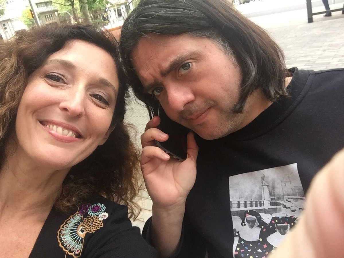 TatianaGoransky's tweet photo. Ya mismo firmando en el puesto @EditorialComba con #RodrigoCortez y @escobarulloa. ¡Pasen y vean! 🌹📚❤️ https://t.co/rsp7e7dNZa