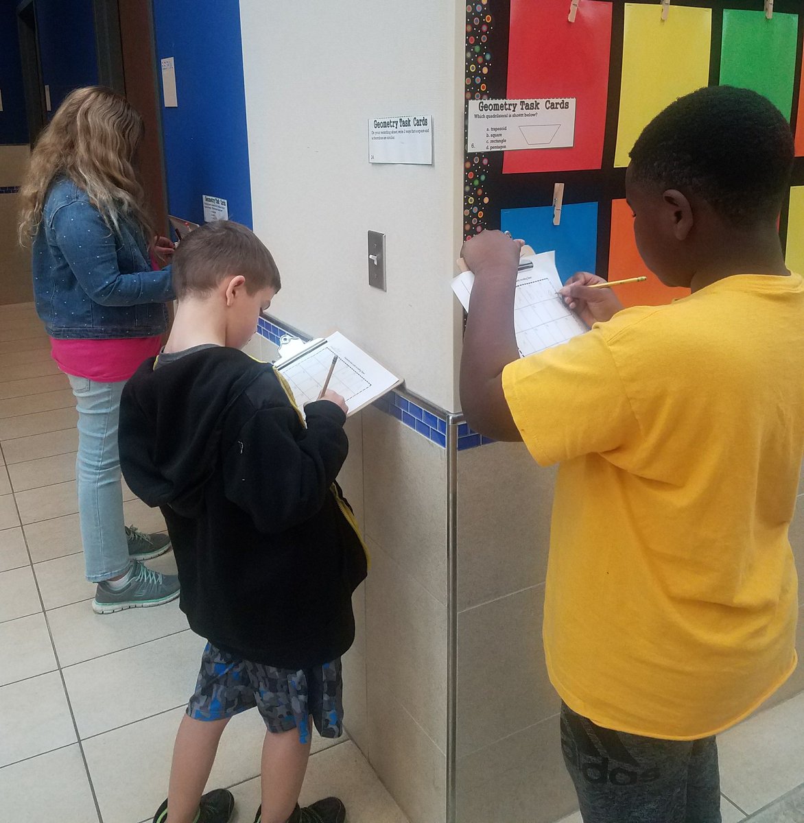 schultzclass16's tweet photo. Review for geometry can be fun when you get out if the classroom! #hallwaylearning #movingaroundmonday @SunnyvaleES https://t.co/jhywCzowWQ