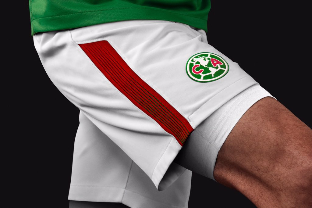ClubAmerica's tweet photo. Nos vestimos de verde en 2⃣0️⃣1️⃣8️⃣
Inspirado en el plumaje de las 🦅 y los guerreros del ejército Azteca, rendimos homenaje a México 🇲🇽
#SomosUnMismoColor https://t.co/FLoLbXAmoL